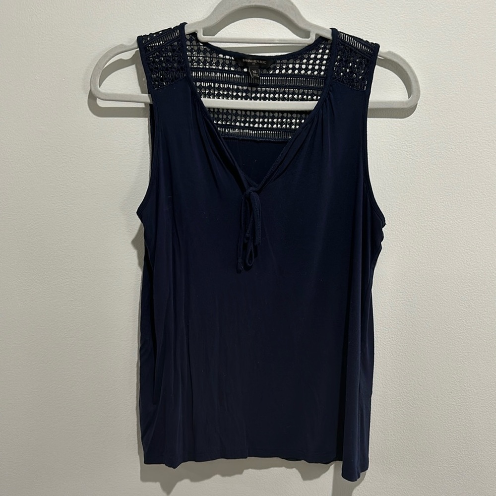 Banana Republic Geo Lace Navy Top Size XS